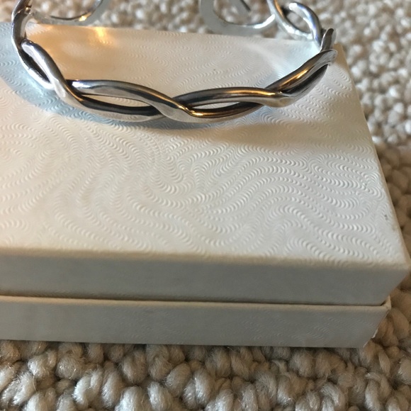 Silver artisan crafted bracelet - Picture 3 of 6
